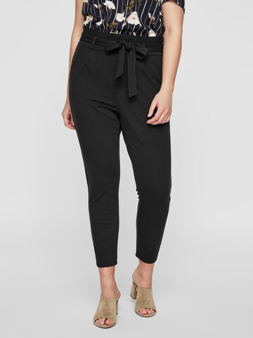 Vero Moda Curve Zúžený Kalhoty se sklady v pase 'Eva' – černá: přední strana
