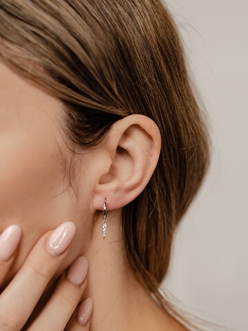 Hey Happiness Oorbellen 'Spike Huggie' in Zilver