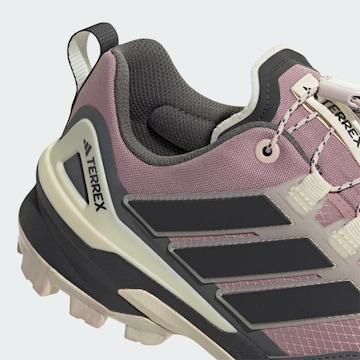 Chaussure basse 'Skychaser' ADIDAS TERREX en rose