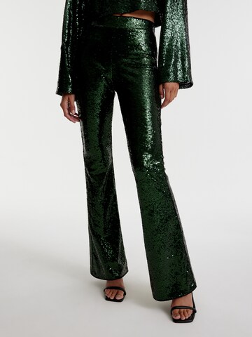 EDITED Flared Broek 'Zelinda' in Groen: voorkant