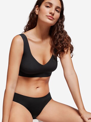 Gisela Thong ' 6 ' in Black