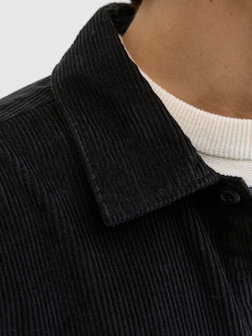 juoda JACK & JONES Patogus modelis Marškiniai 'JJEPERFECT'