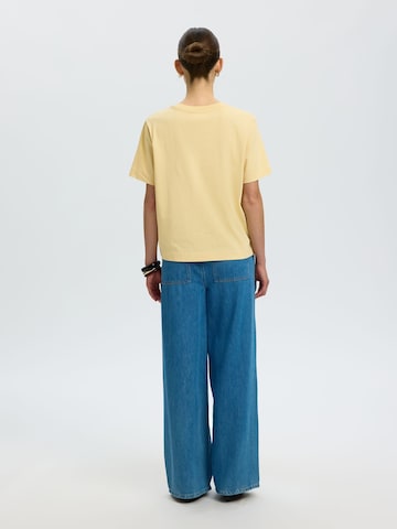 SELECTED T-Shirt 'SLFEssential' in Gelb