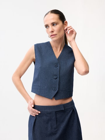 adl Vest in Blue
