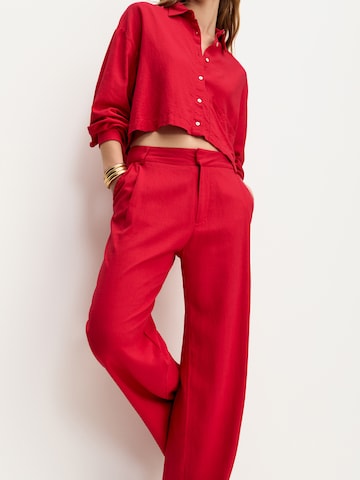 Pull&Bear Wide leg Pleat-Front Pants in Red