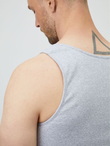 DAN FOX APPAREL Top 'Nick' in Grau