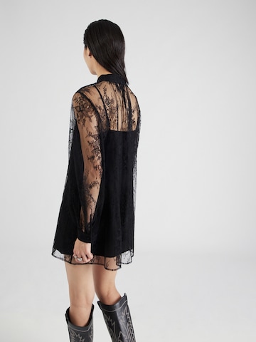 Rochie de la Sisley pe negru