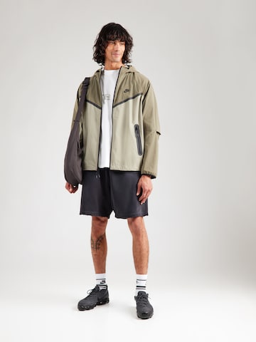 Veste mi-saison 'Tech' Nike Sportswear en vert
