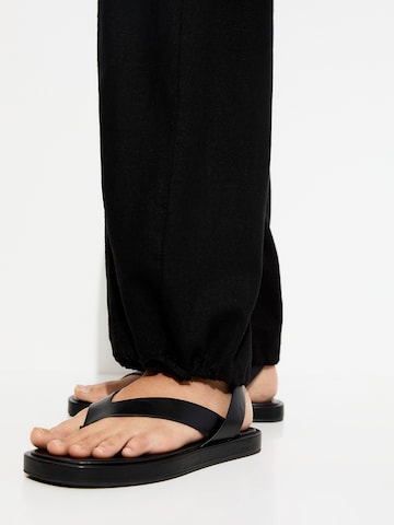 Loosefit Pantaloni di Pull&Bear in nero
