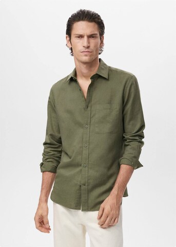 MANGO MAN Regular fit Button Up Shirt 'Avispah' in Green: front