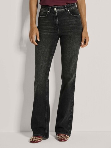 MADELEINE Bootcut Jeans in Schwarz: Vorderseite