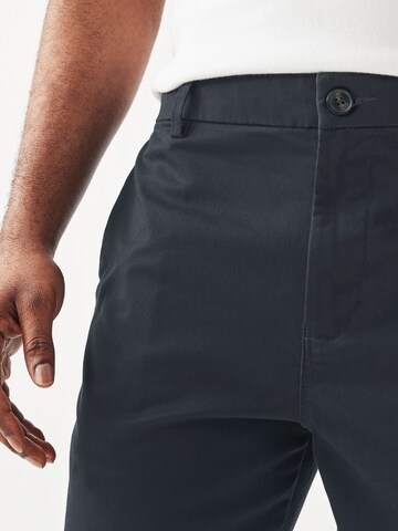 regular Pantaloni chino di Next in blu