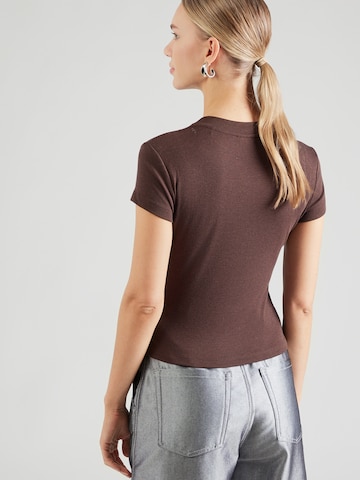 GUESS Tričko 'TINA' – hnědá