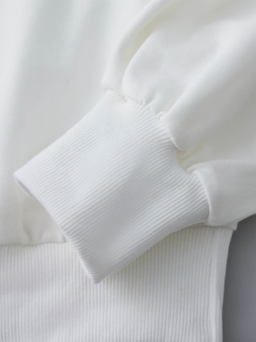 GORHEY Sweatshirt in White