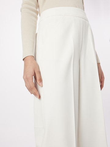 Calvin Klein Wide Leg Bukser med fals i hvid