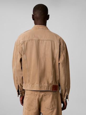 Calvin Klein Jeans Regular Välikausitakki värissä ruskea