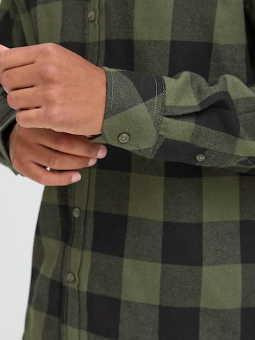 Coupe regular Chemise ' BHBUSTER ' BLEND en vert