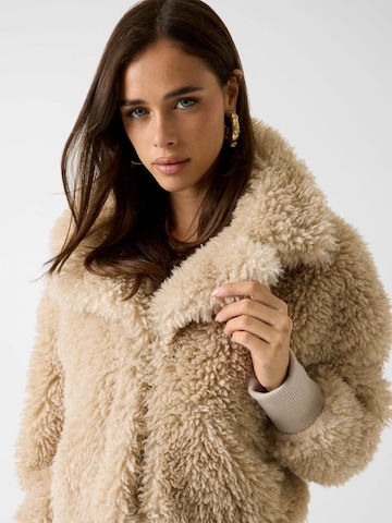 GUESS Between-Season Jacket in Beige