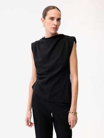 adl Blouse in Zwart: voorkant