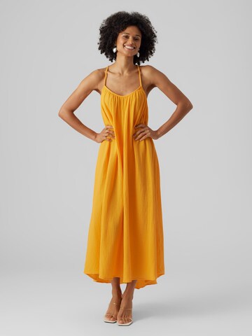 Vero Moda Tall - Vestido de verano 'Natali Nia' en amarillo