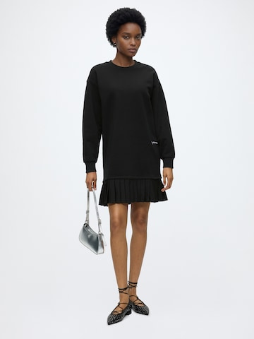 Rochie tricotat de la KARL LAGERFELD JEANS pe negru