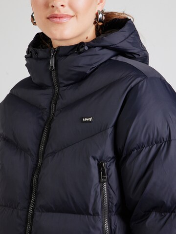 LEVI'S ® Välikausitakki 'Noe Western Crop Puffer' värissä sininen