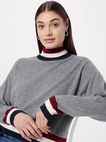 TOMMY HILFIGER Sweater in Grey