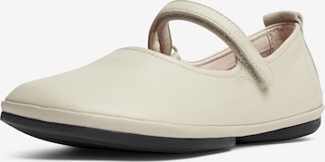 Ballerina con cinturino 'Right Nina' di CAMPER in grigio: frontale