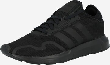 ADIDAS ORIGINALS Σνίκερ χαμηλό 'Swift Run X' σε μαύρο: μπροστά