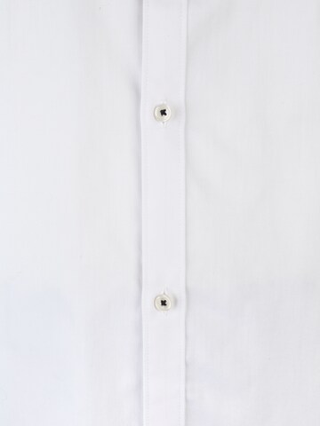 Jack & Jones Plus جينز مضبوط قميص 'CARDIFF' بلون أبيض