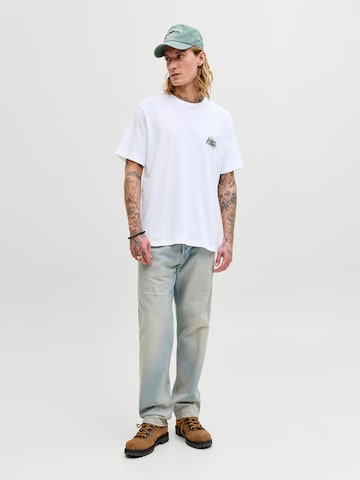 Tricou 'JORMONTAUK' de la JACK & JONES pe alb