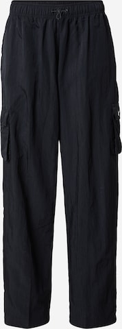 Nike SportswearLoosefit Cargo hlače 'Essntl' - crna boja: prednji dio