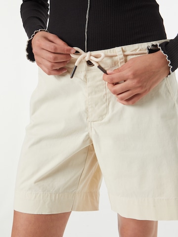 Loosefit Pantaloni chino 'JuleAK' di Alife and Kickin in beige