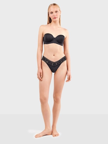 Gisela - Tanga en negro