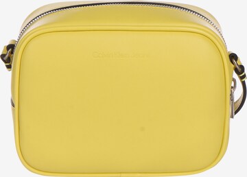 Calvin Klein Jeans Tasche in Gelb