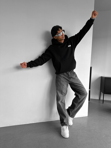 Kleidermafia Trui 'Oversize “No Time for Nonsense” Hoodie - Black and White' in Zwart