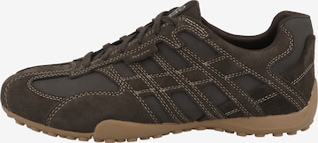 Baskets basses GEOX en marron : devant