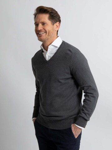 Steppin' out Sweater in Grey: front