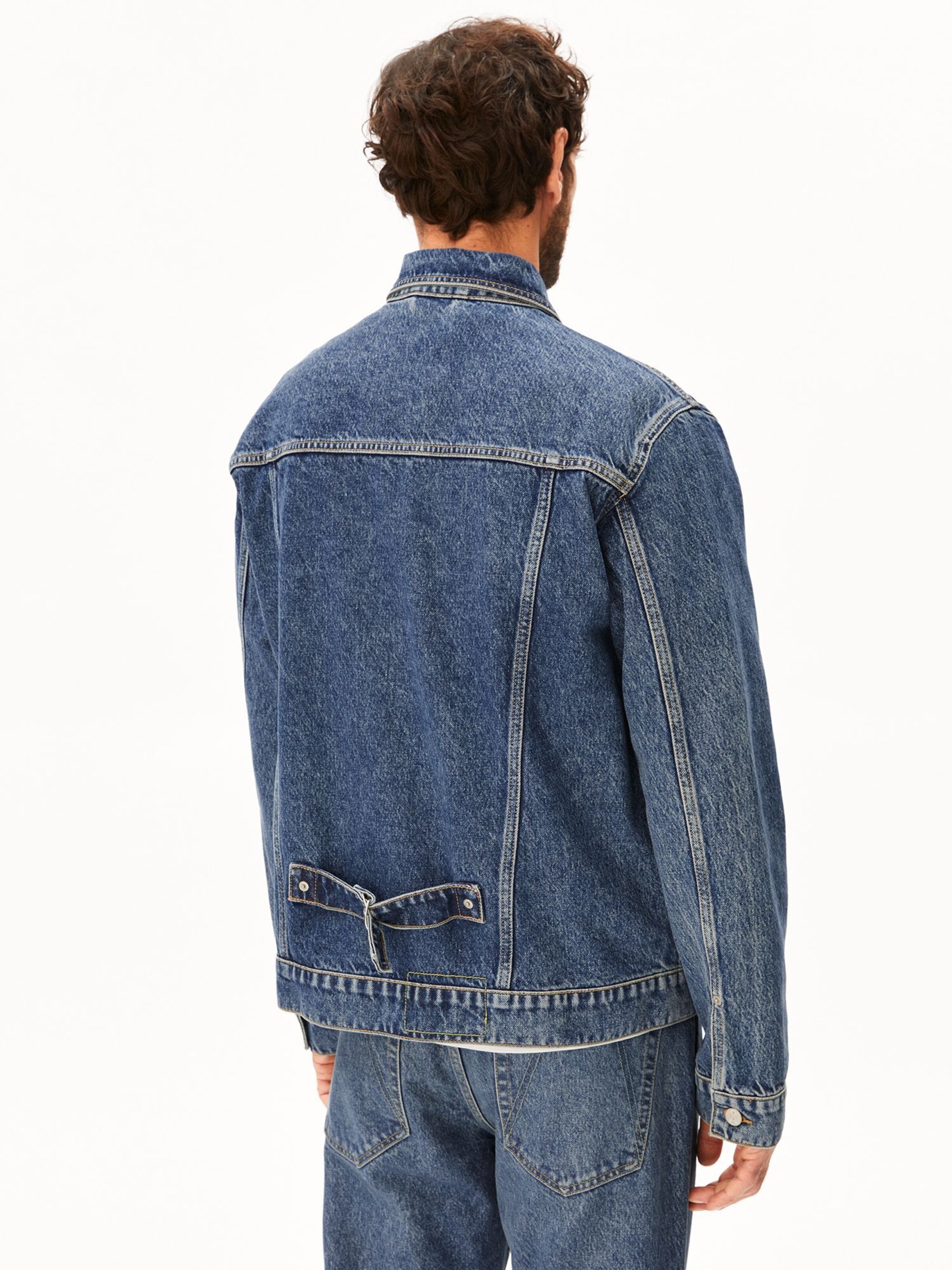 ARMEDANGELS Between-season jacket in Blue: front