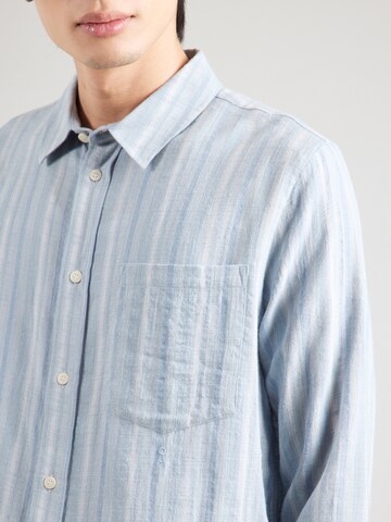 Regular fit Camicia 'FLAAVIEN' di ARMEDANGELS in blu