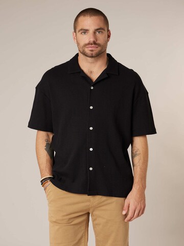 Deeluxe Regular Fit Hemd 'Turman' in Schwarz: Vorderseite