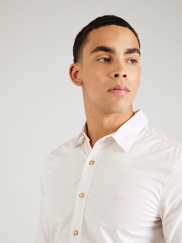 Coupe slim Chemise 'LS Battery HM Shirt Slim' LEVI'S ® en blanc