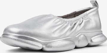 Scarpa slip-on 'Karst' di CAMPER in argento: frontale