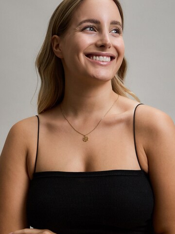 LUUK LIFESTYLE Necklace in Gold: front