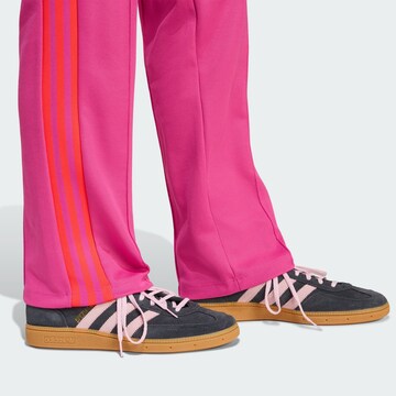 ADIDAS ORIGINALS - regular Pantalón en rosa