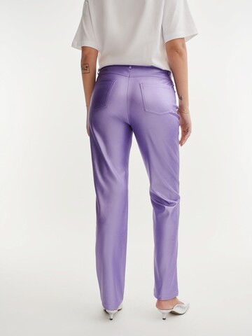 ABOUT YOU x Laura Giurcanu Regular Pants in Purple