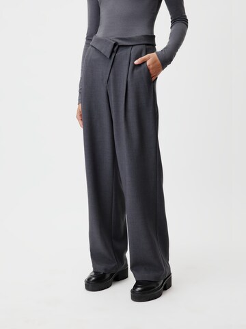 Wide Leg Pantalon à pince 'Lucca' LeGer by Lena Gercke en gris : devant