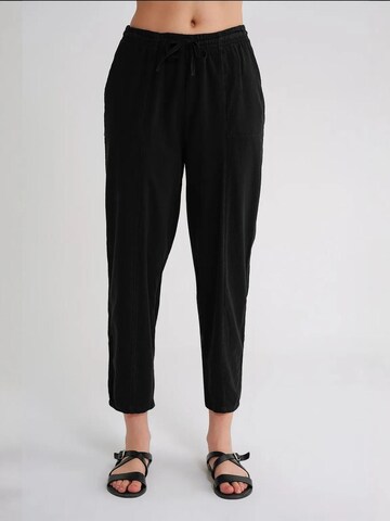 Tapered Pantaloni de la MixRay pe negru