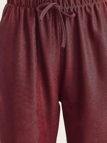 regular Pantaloni di Bianco Lucci in rosso