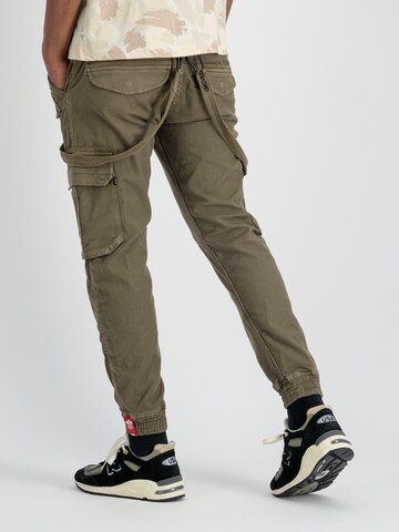 Effilé Pantalon cargo ALPHA INDUSTRIES en vert